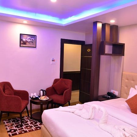Marinha Airport Hotel Kathmandu Buitenkant foto