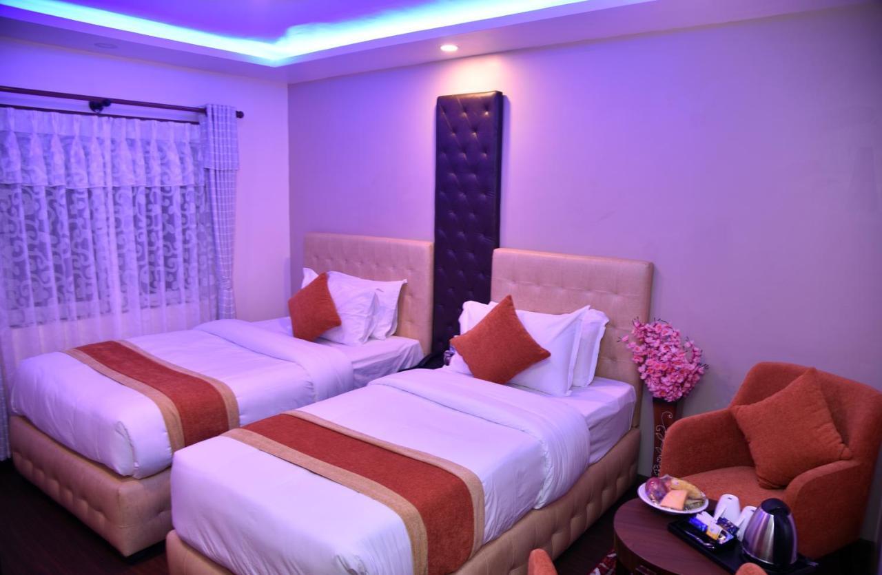 Marinha Airport Hotel Kathmandu Buitenkant foto
