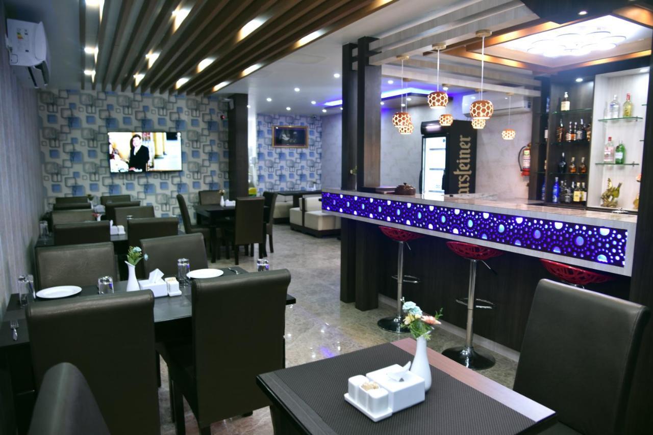 Marinha Airport Hotel Kathmandu Buitenkant foto
