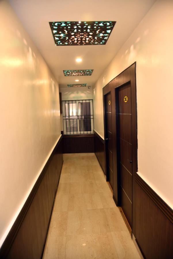 Marinha Airport Hotel Kathmandu Buitenkant foto